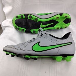 Nike Tempo Athletic Cleats men’s 8.5